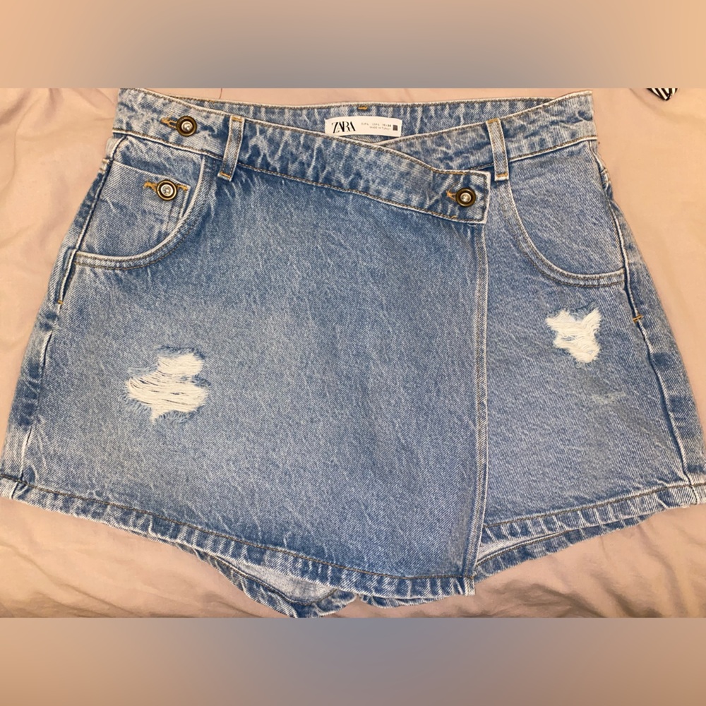 light/medium wash jean skort